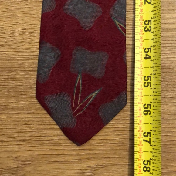 Giorgio Armani Tie/ Burgundy Print - Picture 8 of 8